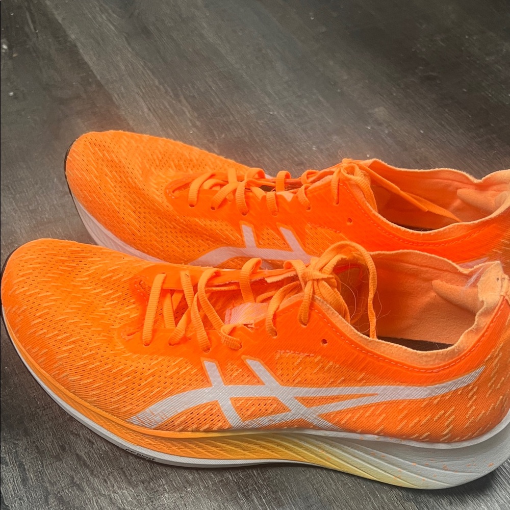 ASICS Magic Speed Women’s 10.5 lightweight running shoes
